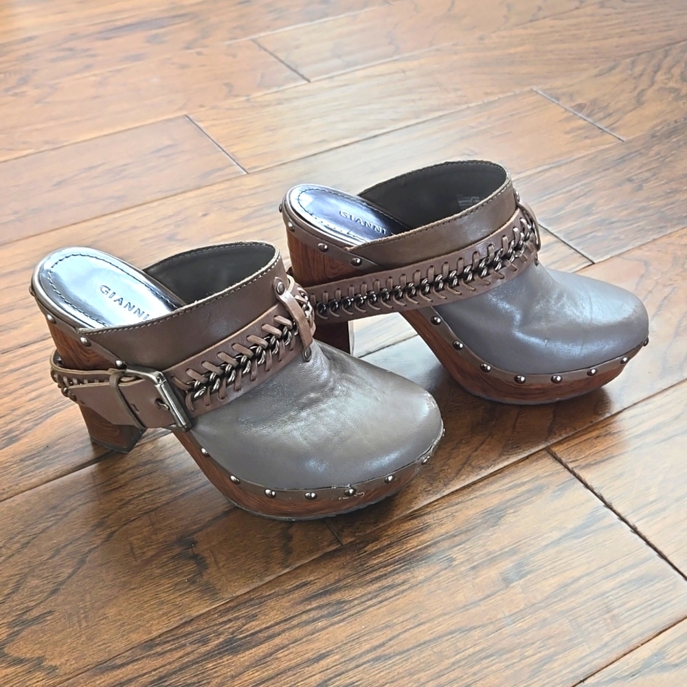 Gianni Bini Clog Heels 6.5